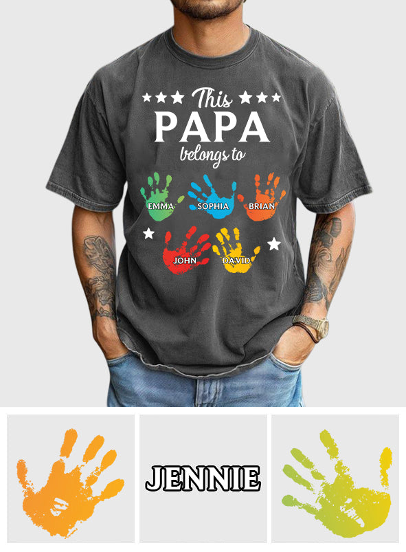 Dieses „Papa gehört Händen“-T-Shirt – personalisiertes Opa-Wasch-Shirt