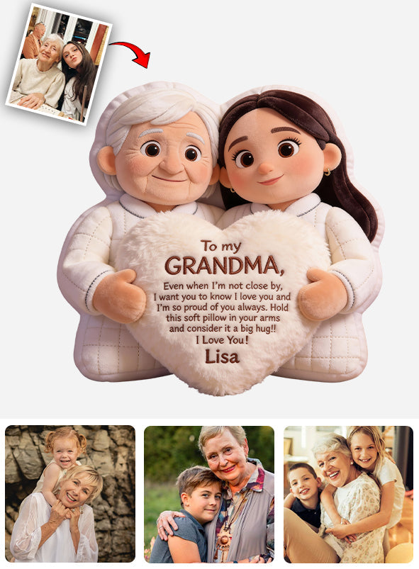 Für meine Oma – Personalisiertes Oma-Kissen aus Kunstfell in Form eines Oma-Anhängers