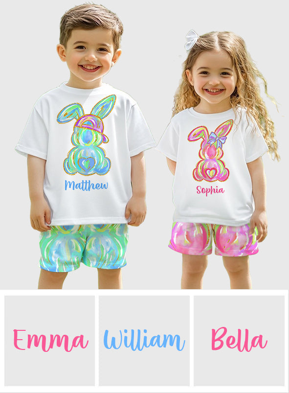 Bunte Osterhasen mit Pinselstrichmotiven – personalisiertes Kinder-T-Shirt & Shorts