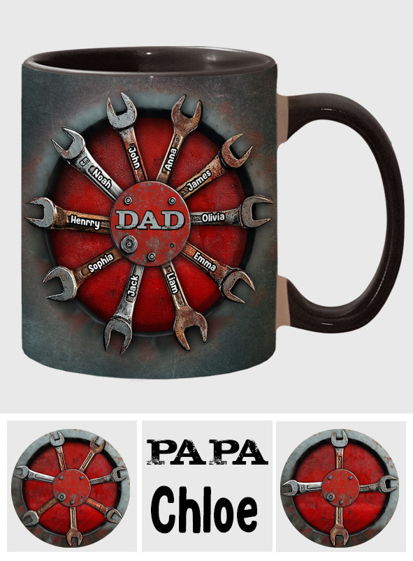 Papas Werkzeuge – Personalisierte Tasse mit Vater-Akzent
