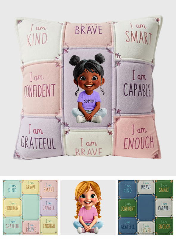 Ich bin freundlich – Affirmationsgeschenk für Kinder – Personalisiertes quadratisches Kissen aus Kunstfell