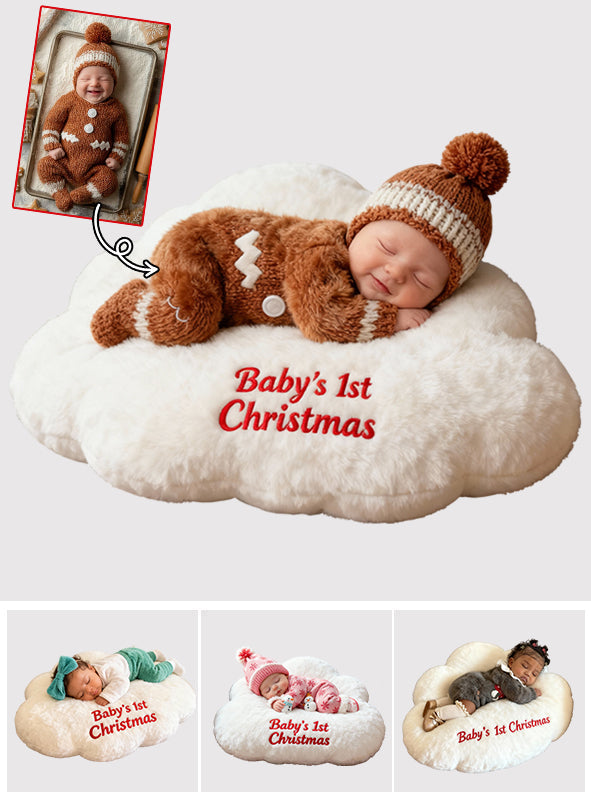 Babys erstes Weihnachtsfest – personalisiertes Kissen in Kinderform aus Kunstfell