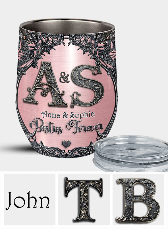 Geschenk für beste Freundinnen: Personalisierter Weinbecher mit Namensinitialen