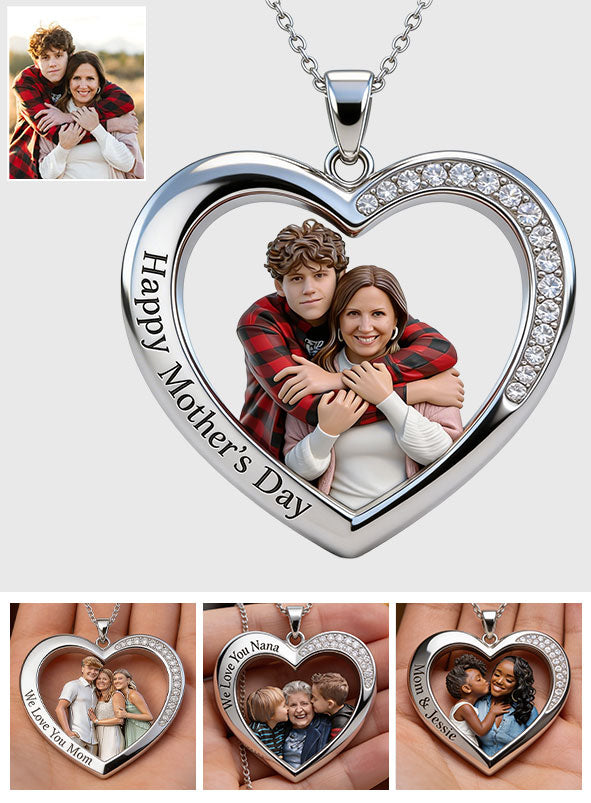 Das perfekte Muttertagsgeschenk – personalisierte Metallanhänger-Halskette in Mutterform