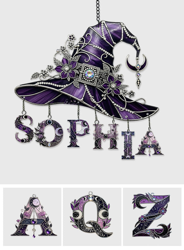 Blumenmuster mit Hut – Personalisierter Hexen-Fensterhänger mit individuellen Anhängern