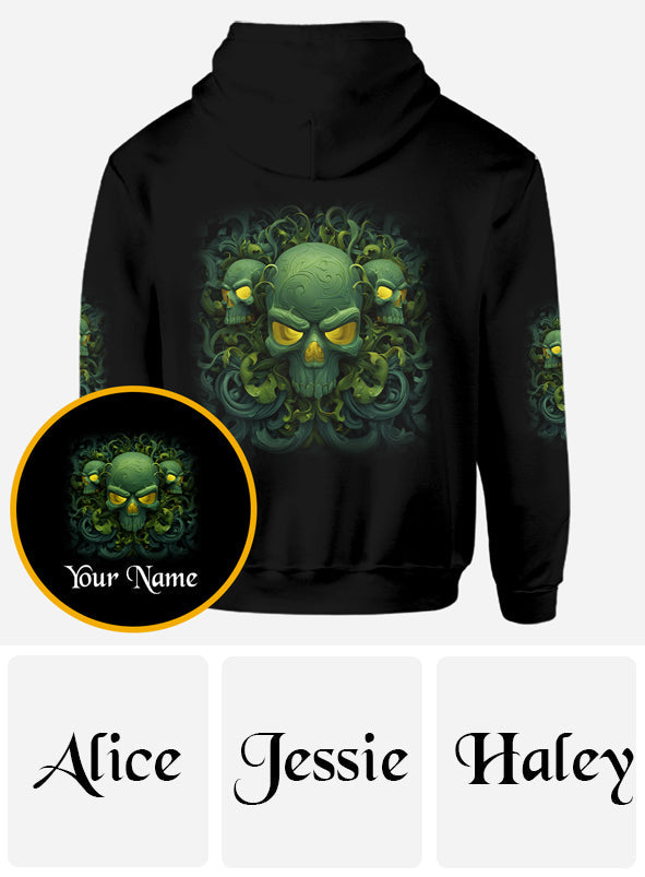 Mein Dämon ist zum Spielen draußen - Personalisiertes Totenkopf-Shirt