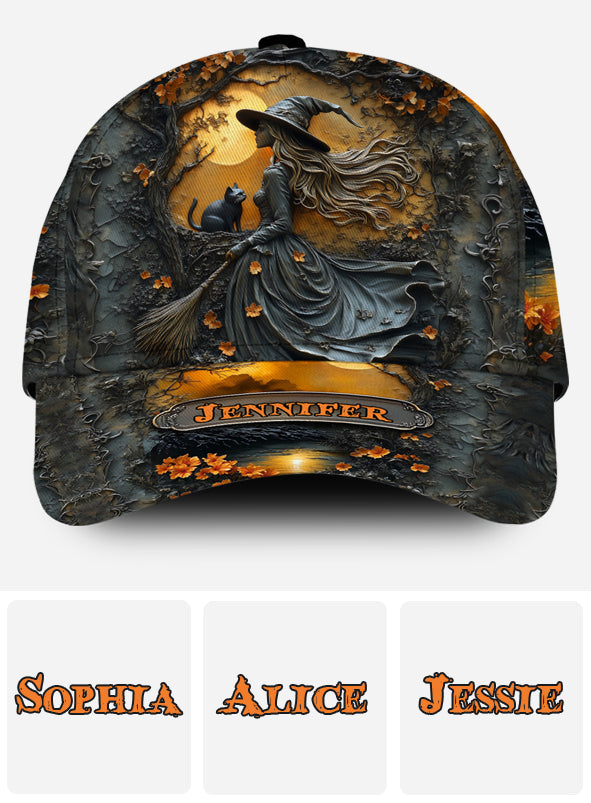 Wunderschöne Hexe und ihre schwarze Katze – personalisierte klassische Hexenmütze