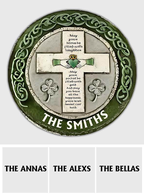 Rustikales irisches Segenskreuz für die Wand – personalisierter runder Stein zum St. Patrick's Day