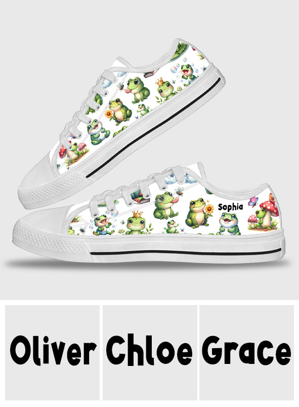 Einfach ein Mädchen, das Frösche liebt – personalisierte Frosch-Sneaker