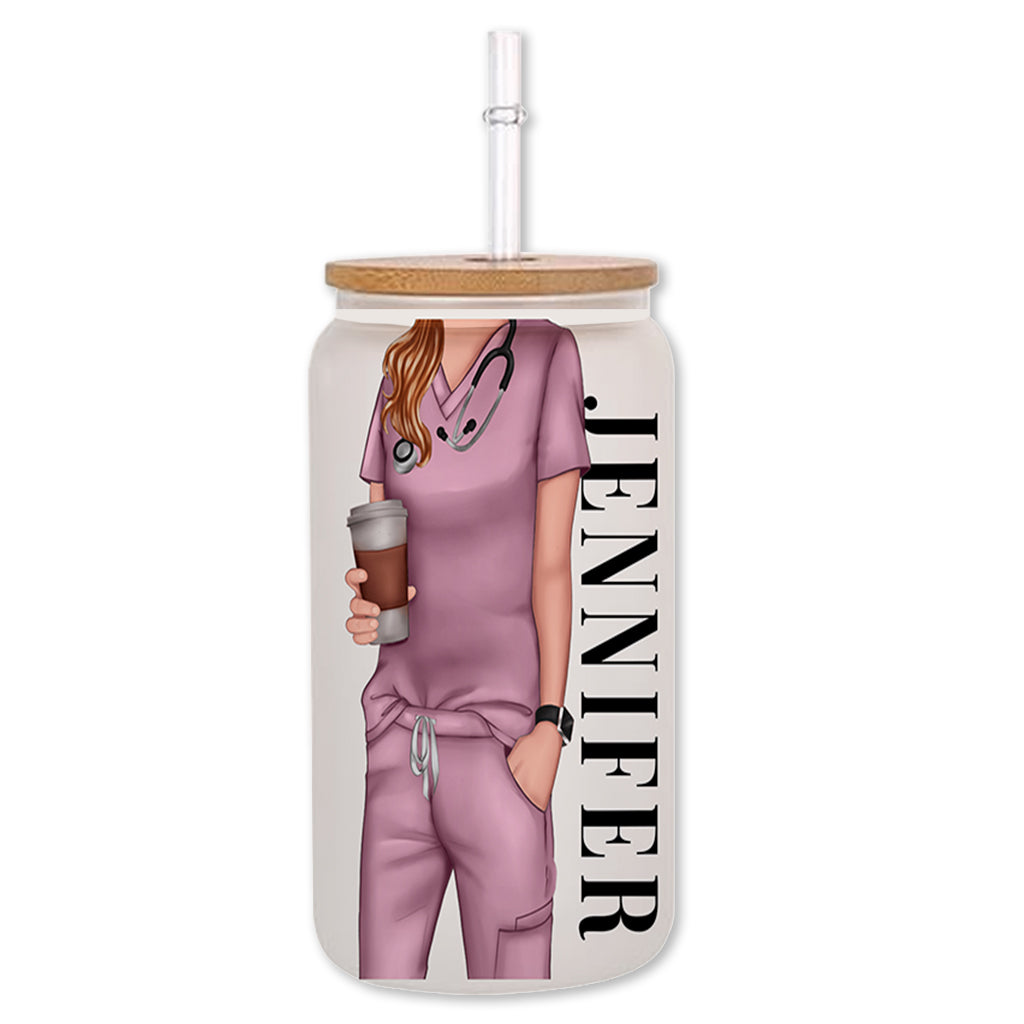 Sie arbeitet bereitwillig mit ihren Händen – personalisiertes Krankenschwester-Dosenglas