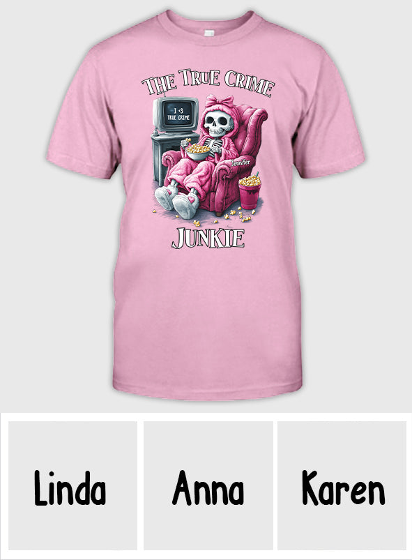 Der True-Crime-Junkie – Personalisiertes T-Shirt und Hoodie