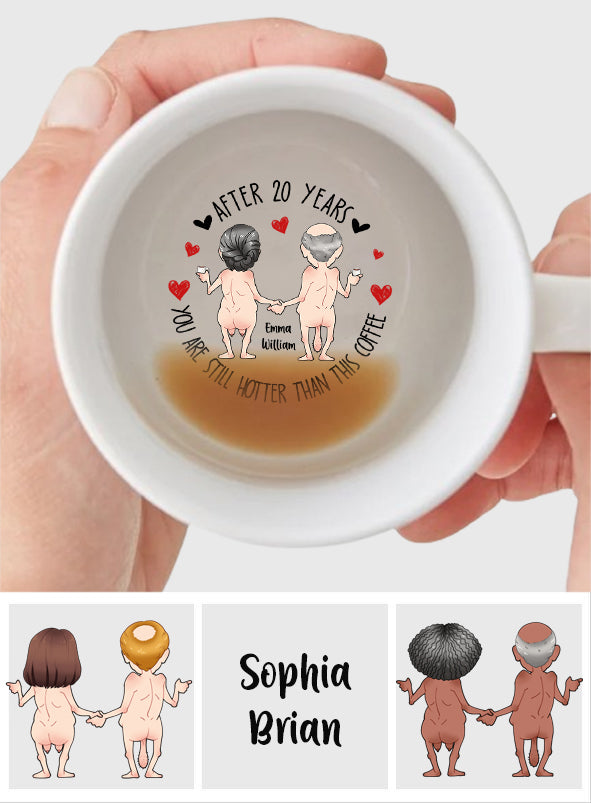 Auch nach Jahren bist du immer noch heißer als dieser Kaffee – Personalisierte Tasse mit versteckter Botschaft für Paare