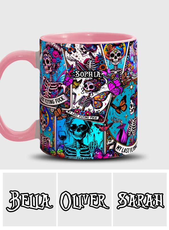 Totenkopf-Tasse mit personalisiertem Totenkopf-Akzent
