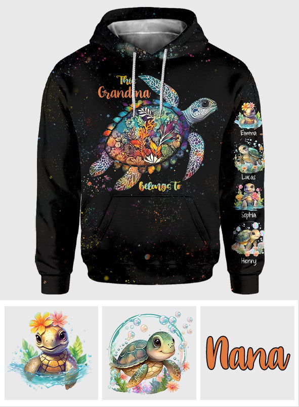 Dieses personalisierte T-Shirt mit Schildkrötenmuster gehört Oma und Mama.