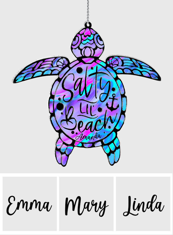 Salty Lil' Beach – Personalisierter Schildkröten-Fensterhänger als Sonnenfänger