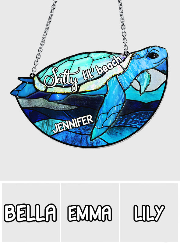 Salty Lil' Beach Blue Ocean Summer Vibes - Personalisierter Schildkröten-Fensterhänger als Sonnenfänger