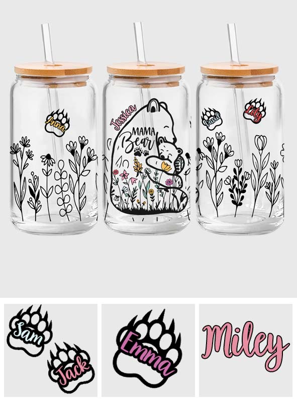 Liebe und Zuneigung für Mama Bär – Personalisiertes Mutter-Glas mit Blumenmotiv