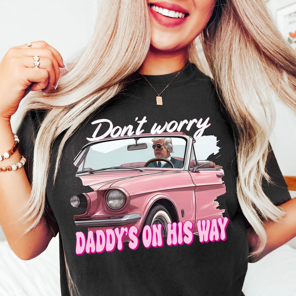 „Daddy's On His Way“-Shirt, Trump-2024-Shirt, Geschenke für Republikaner, Trump-Shirt 2024, Republikanisches Shirt, Wahl-Shirt, Politisches Shirt, T-Shirt & Hoodie mit Polizeifoto