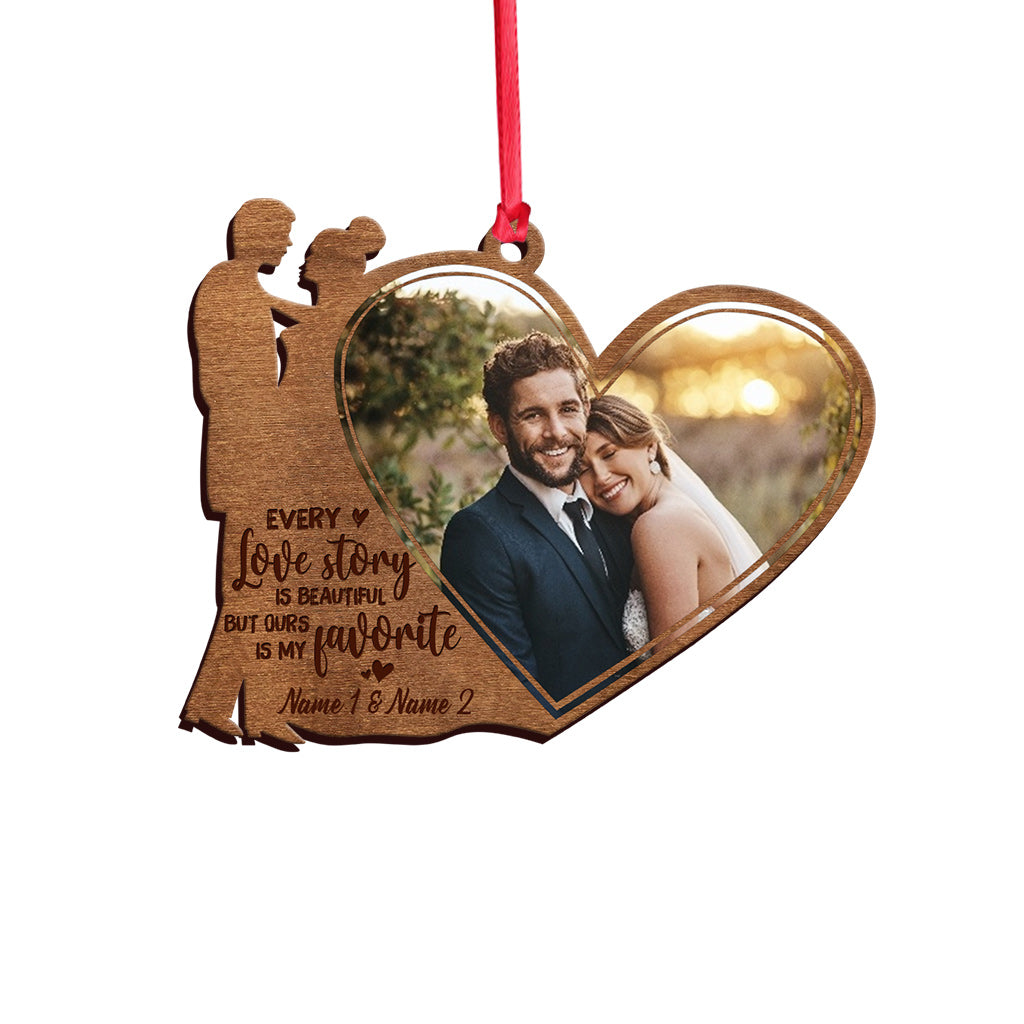Jede Liebesgeschichte ist schön, aber unsere ist meine liebste – personalisierter Weihnachtsschmuck für Paare (beidseitig bedruckt)