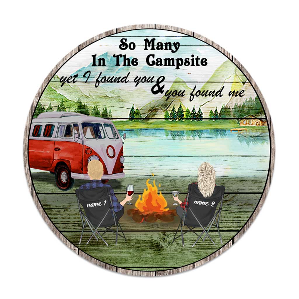 So viele auf dem Campingplatz – personalisiertes rundes Holzschild