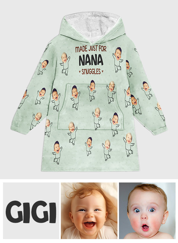 Ich liebe es, Oma Sonnenblume zu sein – Personalisierte Oma-Decke mit Kapuze zum Muttertag