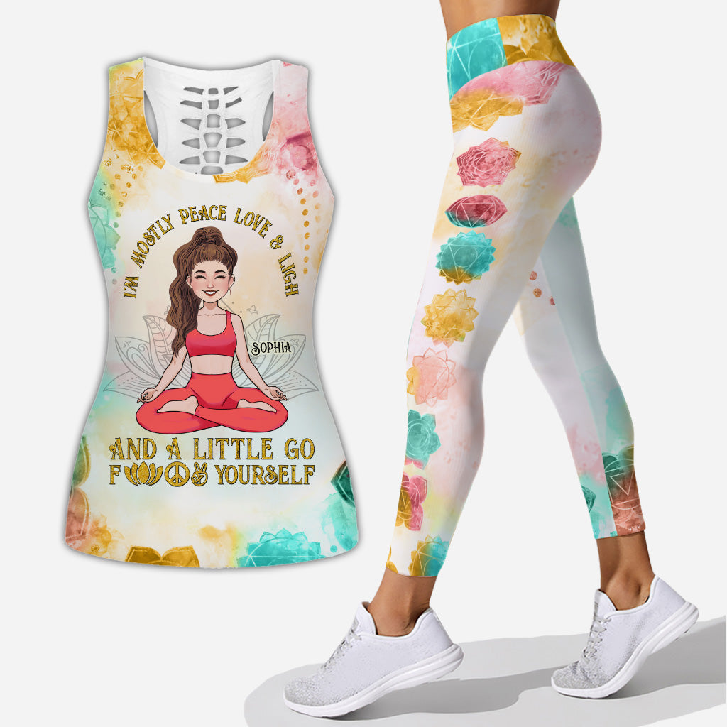 Ich bin vor allem Frieden, Liebe und Licht – personalisiertes Yoga Hollow Tanktop und Leggings