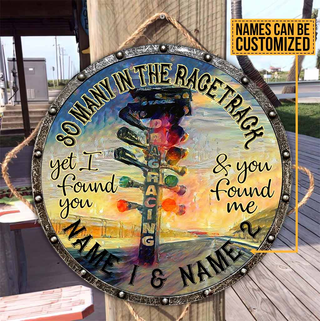 So Many In The Racetrack - Racing Metal Pattern Print Round Wood Sign