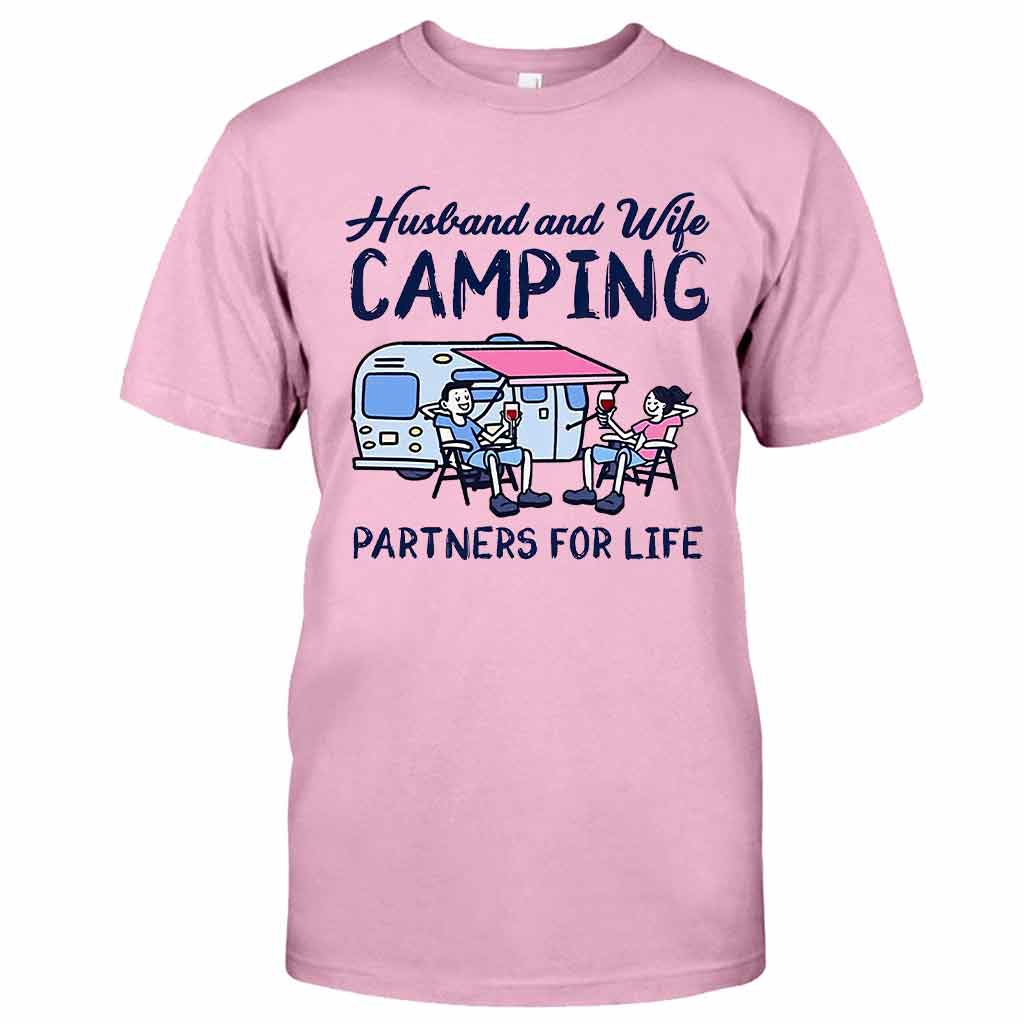 Campingpartner fürs Leben – Camping-T-Shirt und Hoodie für Ehepaare (112021)
