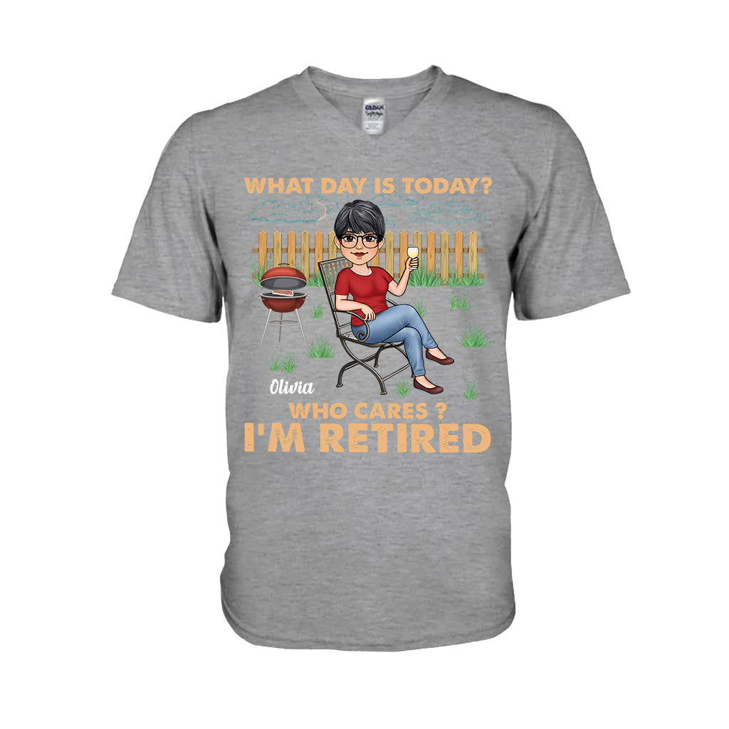 Welcher Tag ist heute? Wen interessiert's? - Personalisiertes T-Shirt und Hoodie für Rentner