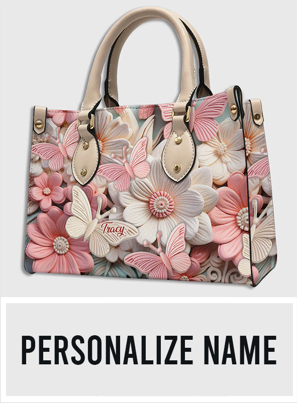 Schmetterlinge und Blumen – Personalisierte Schmetterlings-Lederhandtasche