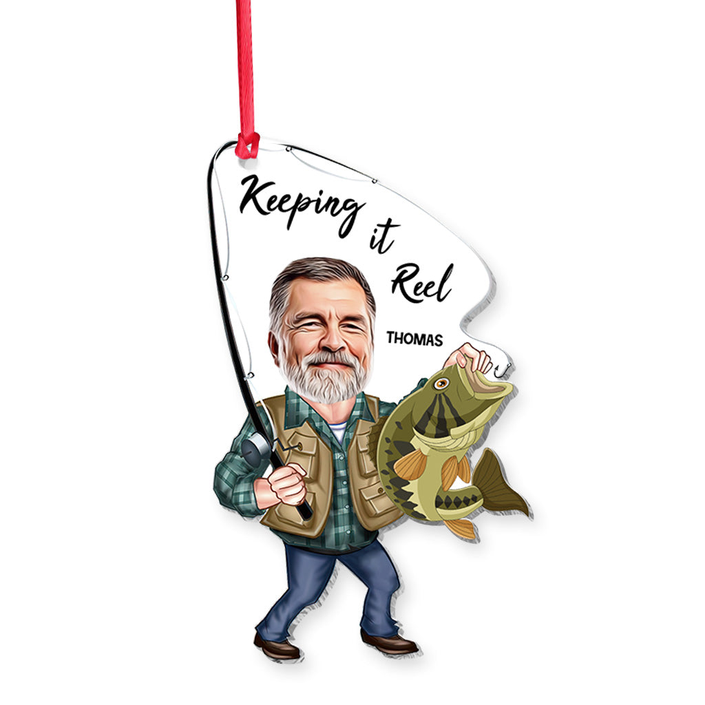 Foto eingefügt: Lustiges Angeln, das die Rolle hält – Personalisierter transparenter Angel-Anhänger