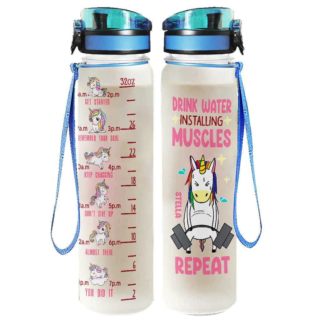 Trinken Sie Wasser, trainieren Sie Muskeln, wiederholen Sie den Vorgang – personalisierte Fitness-Trinkflasche