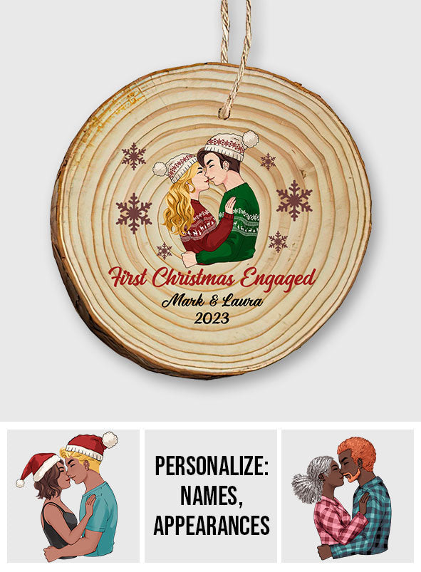 Erstes Weihnachtsfest zur Verlobung – Geschenk für Freund/Freundin – Personalisierter Holzschmuck aus einer Scheibe