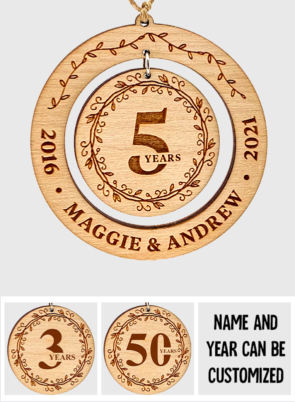 Alles Gute zum Jahrestag – Geschenk für Freundin, Freund – Personalisierter 2-teiliger Holzschmuck