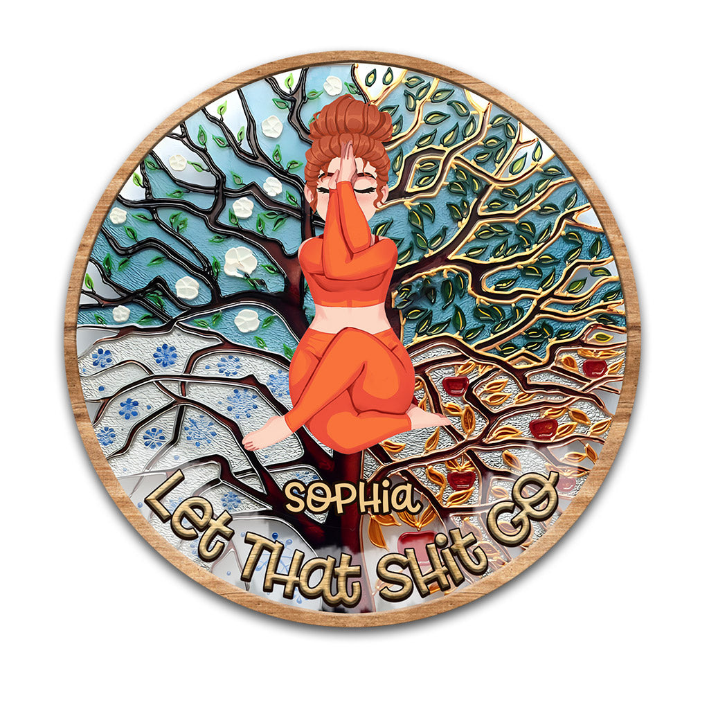 Lass den Scheiß los – Personalisiertes Yoga-Rundschild aus Holz