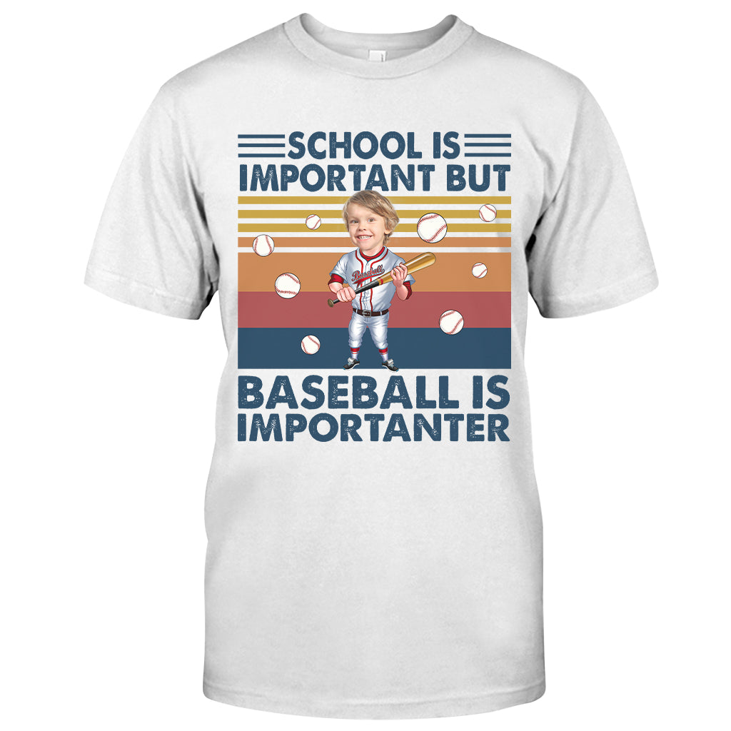 Schule ist wichtig, aber – personalisiertes Baseball-T-Shirt und Hoodie