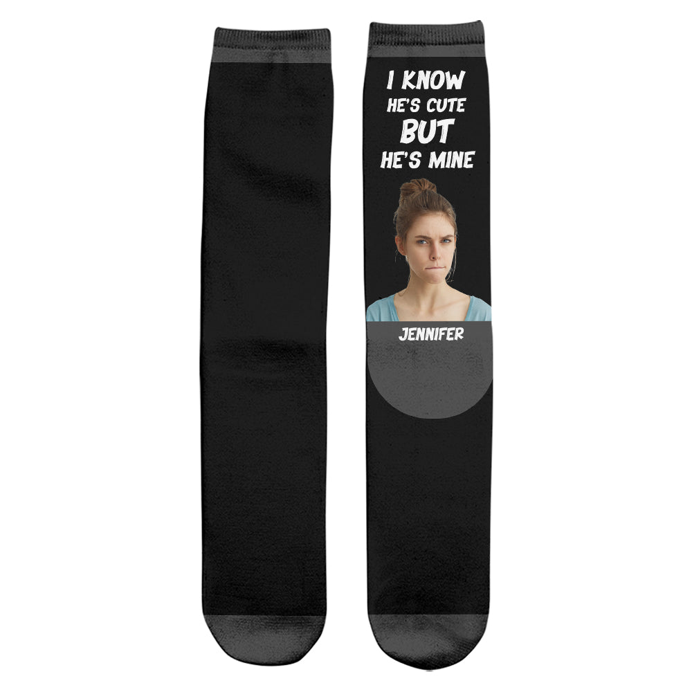 Ich weiß, er ist süß, aber er gehört mir – personalisierte Partner-Socken