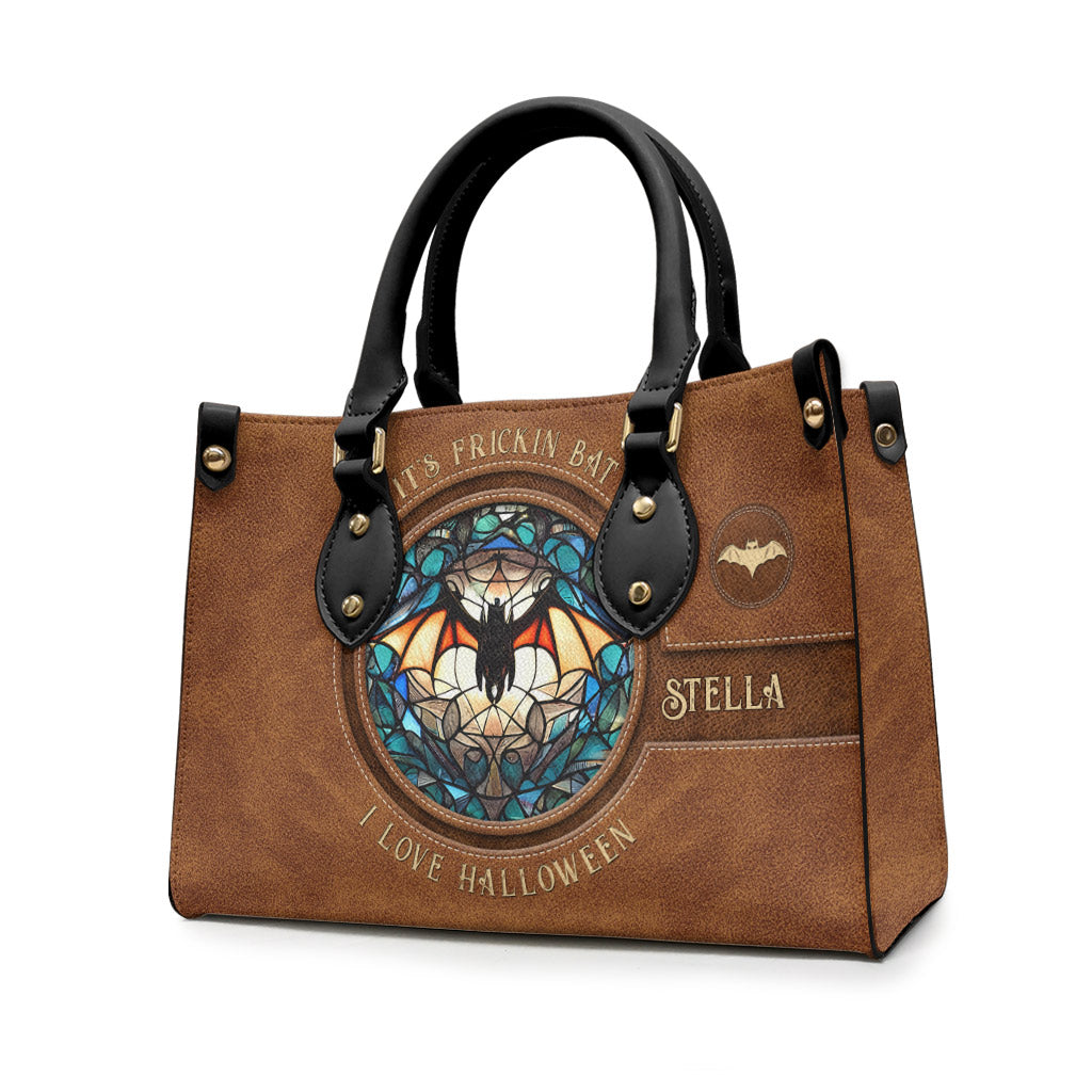 Es ist verdammt nochmal Fledermaus, ich liebe Halloween - Personalisierte Hexen-Lederhandtasche