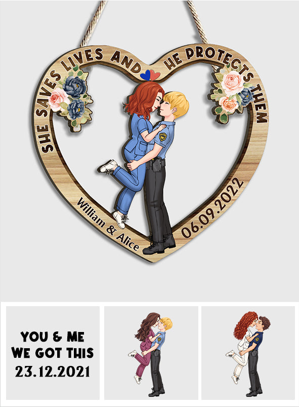Sie rettet Leben, er beschützt sie – personalisiertes Holzschild für Paare in individueller Form