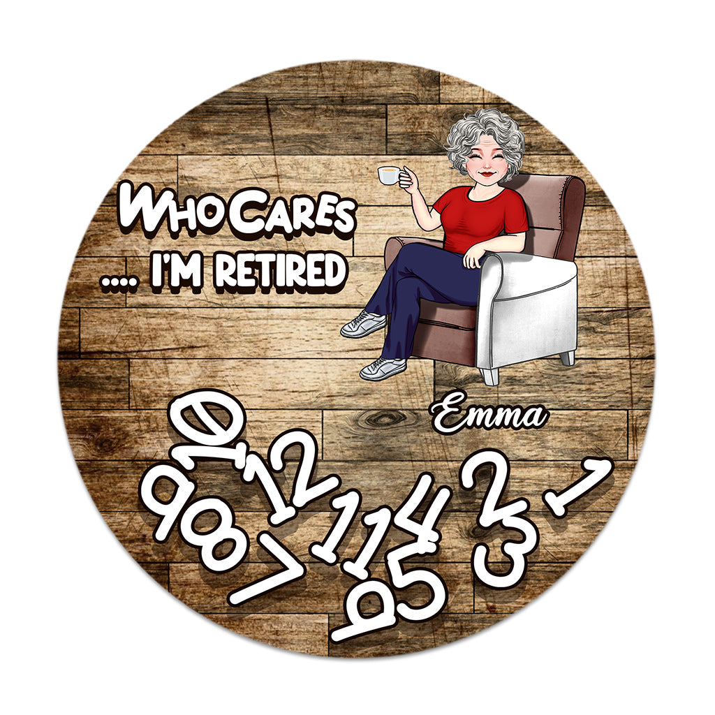 Wen interessiert's, ich bin im Ruhestand? - Personalisiertes rundes Holzschild für Rentner