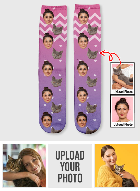 Individuelles lila Katzenmuster – personalisierte Socken
