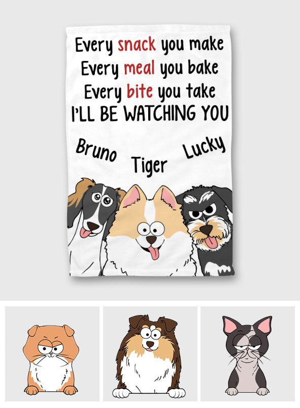 Bei jedem Snack, den du zubereitest, werde ich dich beobachten – Geschenk für Hunde- und Katzenliebhaber – personalisiertes Handtuch