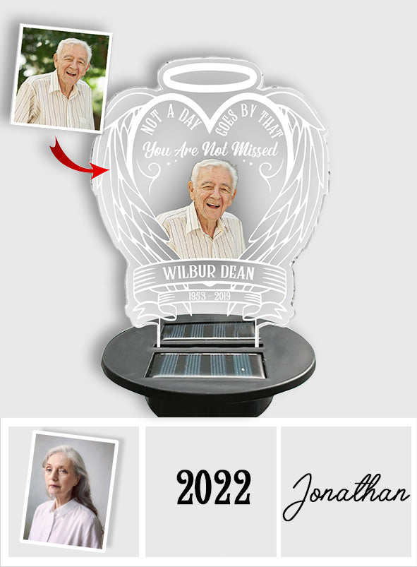 Kein Tag vergeht, an dem du nicht vermisst wirst – Erinnerungsgeschenk zum Gedenken an einen geliebten Menschen – Personalisierte Solar-Gartenleuchte