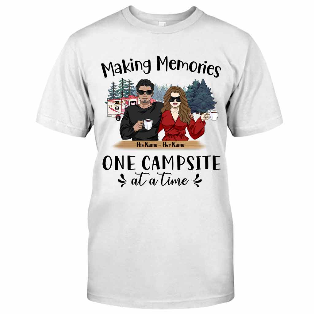 Nur wir zwei beim Camping – Personalisiertes T-Shirt und Hoodie