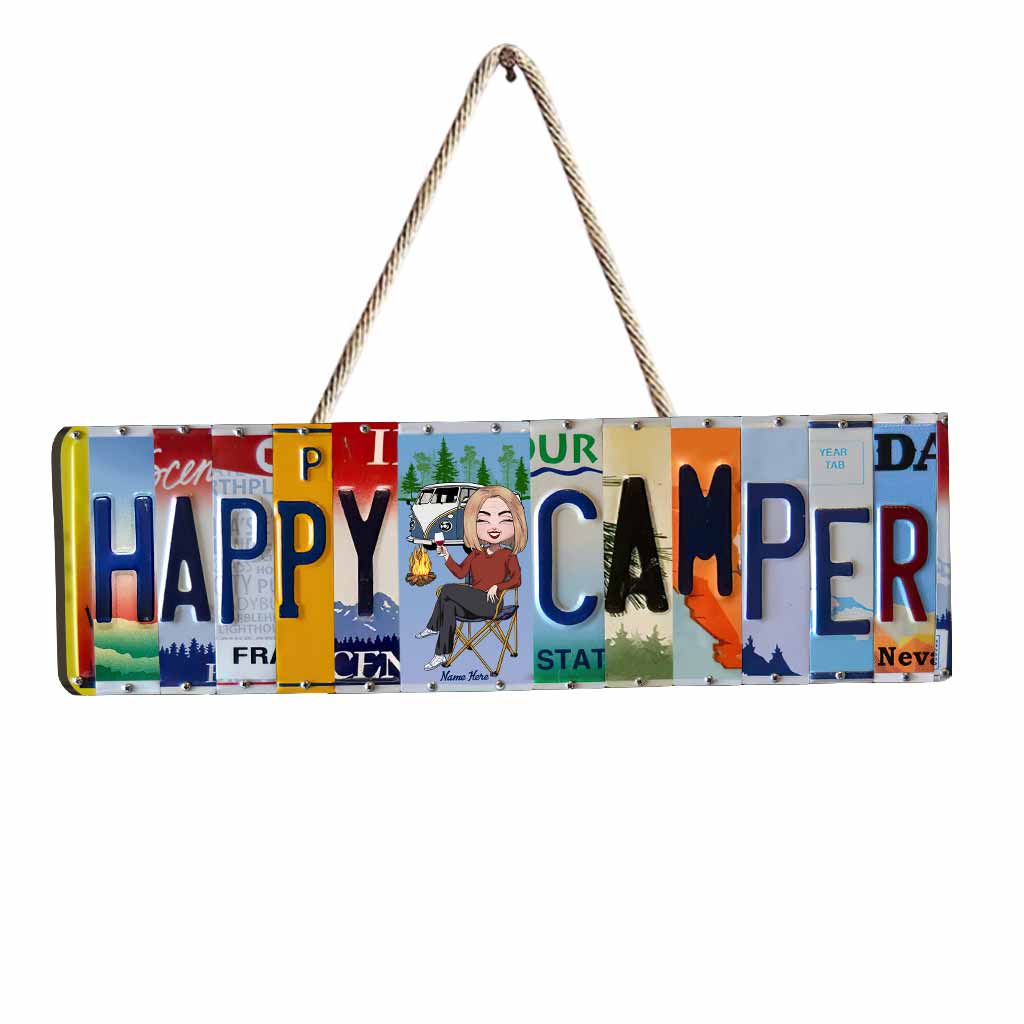„Happy Camper“-Kennzeichen – personalisiertes Camping-Holzschild mit Metallmusterdruck