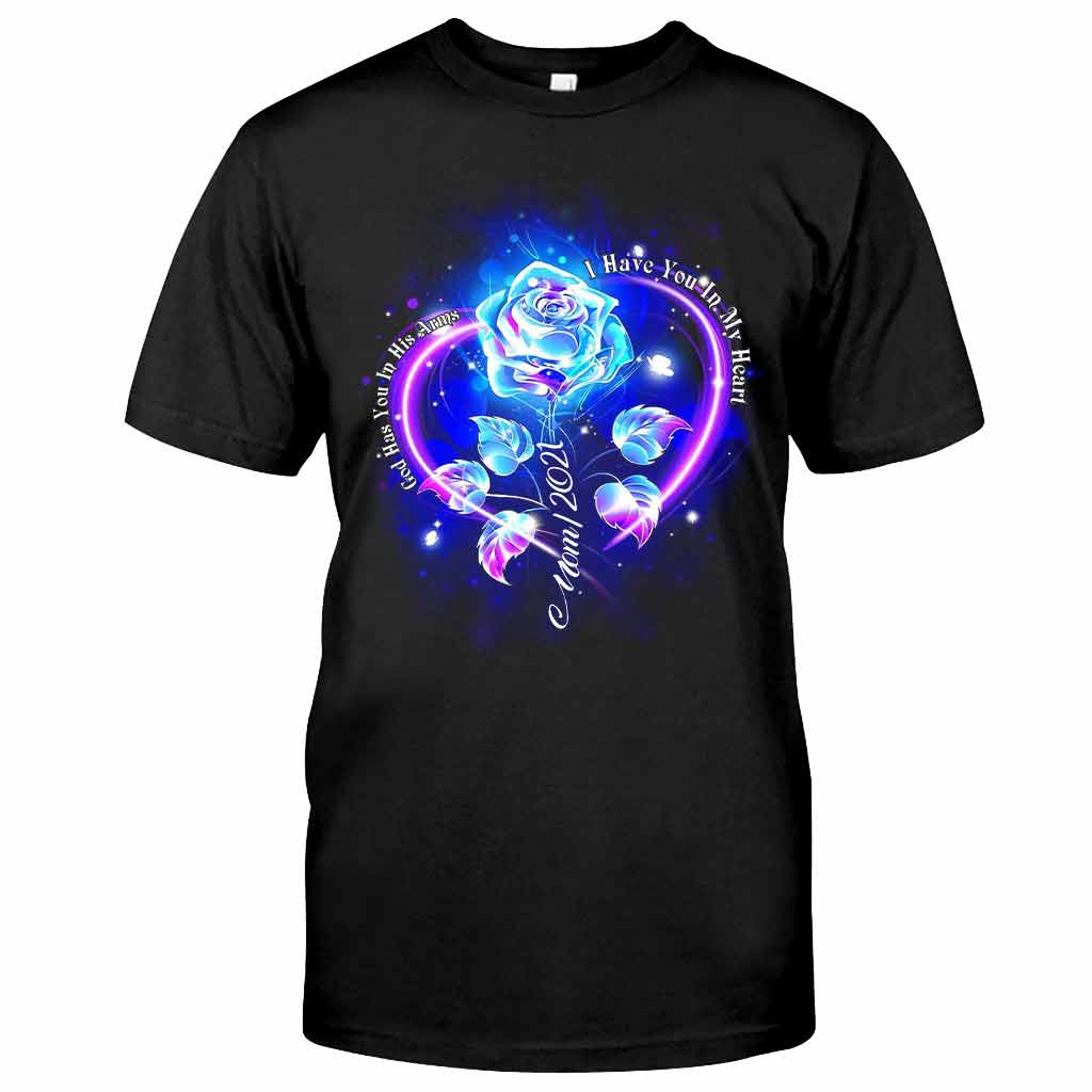 Gott hält dich in seinen Armen, ich trage dich in meinem Herzen – Personalisiertes Gedenk-T-Shirt und Hoodie