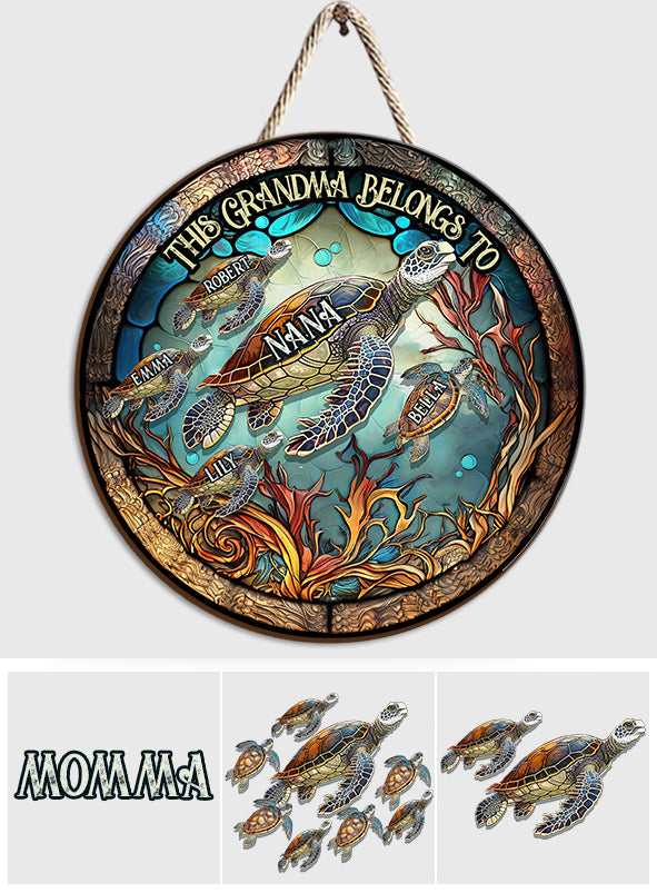 Dieses Schild gehört Oma/Mama – personalisiertes rundes Holzschild „Oma“.
