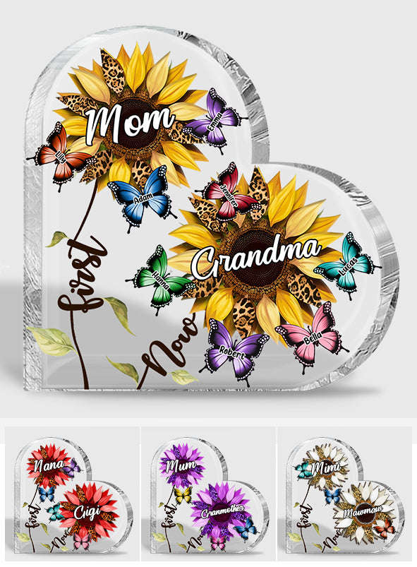 Erst Mama, jetzt Oma – Sonnenblumen-Schmetterling – Personalisierte, individuell geformte Acrylplakette für Oma