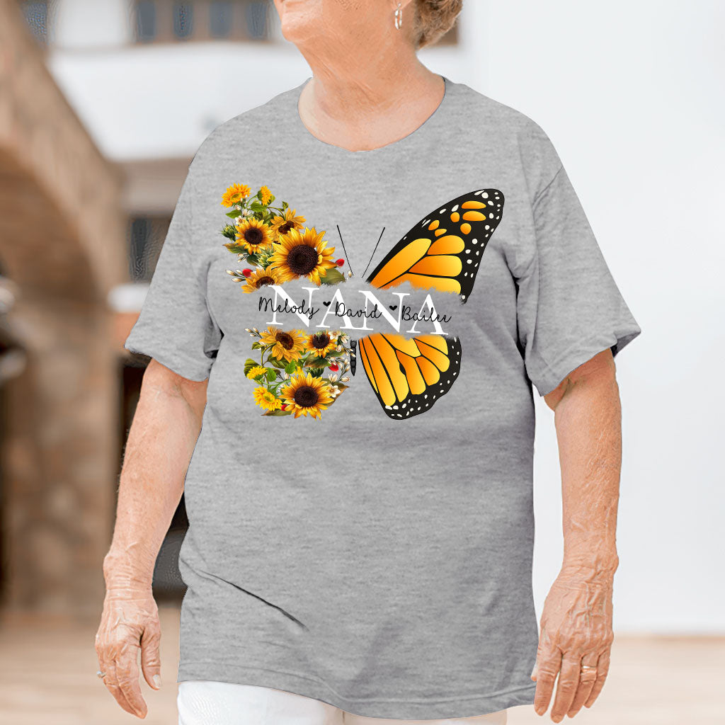 Nana Butterfly Sunflower – Geschenk für Oma und Mama – Personalisiertes T-Shirt und Hoodie