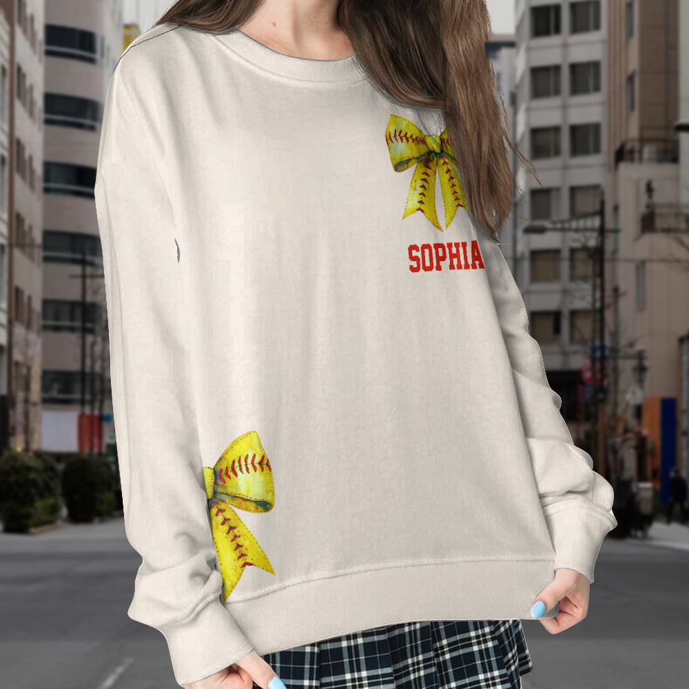 Einfach ein Mädchen, das Softball liebt – personalisiertes Softball-Sweatshirt mit geteiltem Saum
